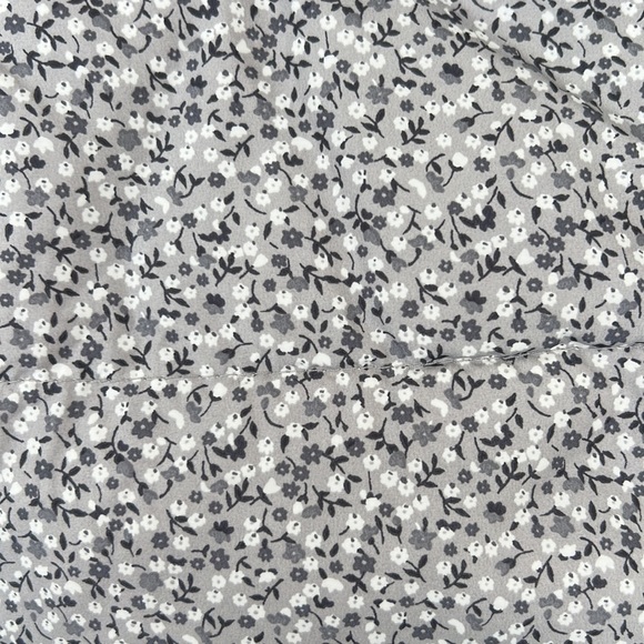 GAP Kids Primaloft Down Alternative Floral Puff Vest (size M 8-9) - Picture 4 of 8